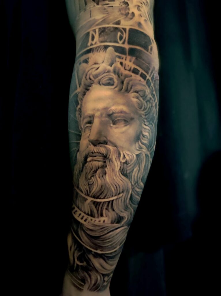 tatuaje-realismo-cronos-antebrazo