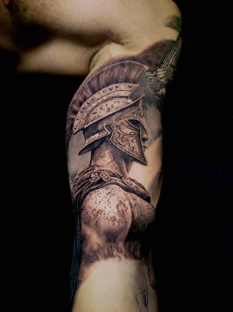 tatuaje-realismo-guerrero-antebrazo