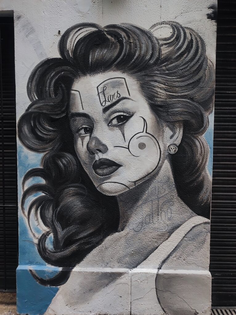 mural-chicana-estudio-tatuajes-valencia
