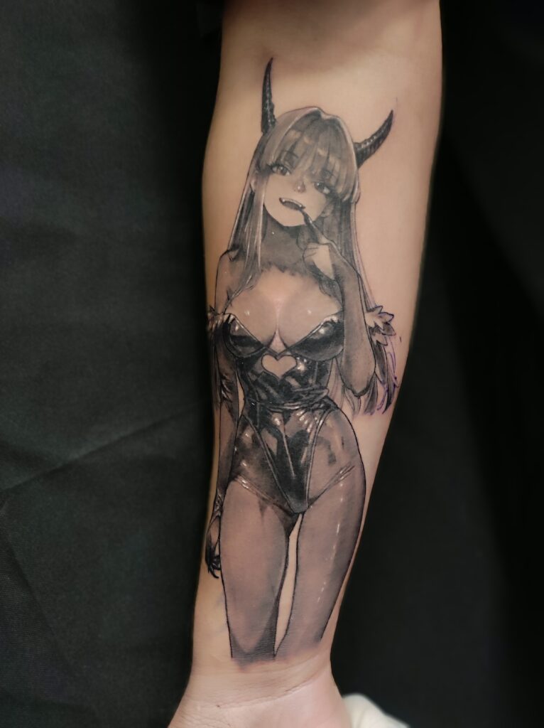 tatuaje-realismo-chica-anime-antebrazo