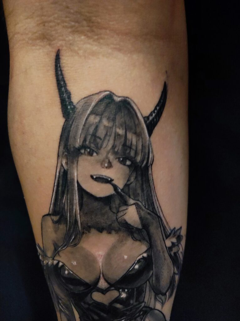 tatuaje-realismo-chica-anime-detalle-rostro-antebrazo